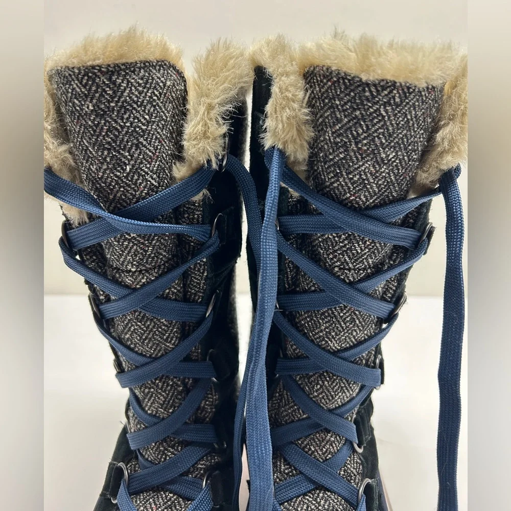 Sorel Women's Navy Blue and Red Winter Lace-Up Boots with Faux Fur Trim